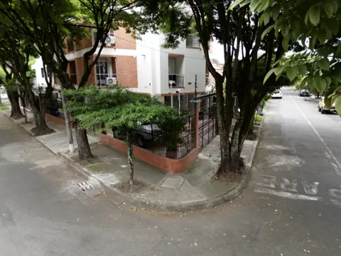Fachada y entorno del edificio