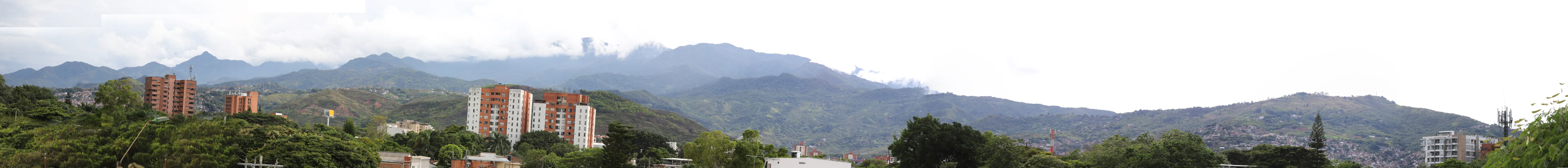 Vista panorámica real de las montañas y el entorno desde Edificio Vida Nueva